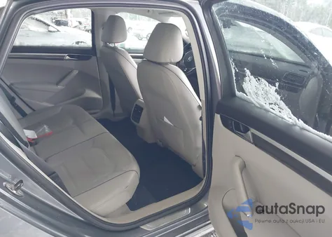 2017 Volkswagen Passat 1.8T Se z USA, uszkodzony, nr VIN 1VWGT7A31HC034219